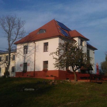 Jeleni Farma Jecmeniste Otel Vrbovec Dış mekan fotoğraf
