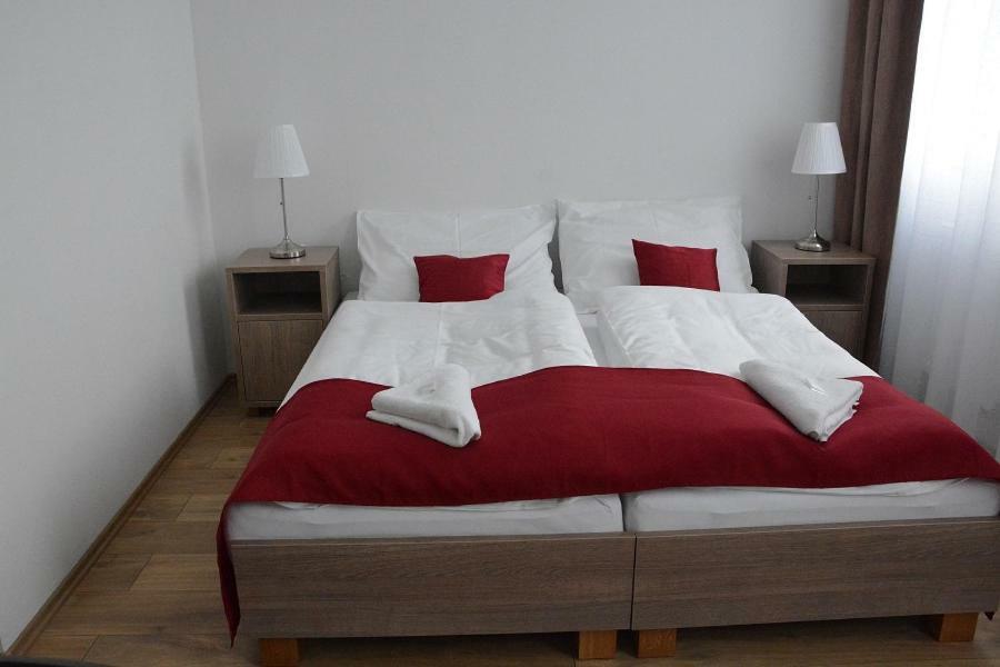 Jeleni Farma Jecmeniste Otel Vrbovec Dış mekan fotoğraf